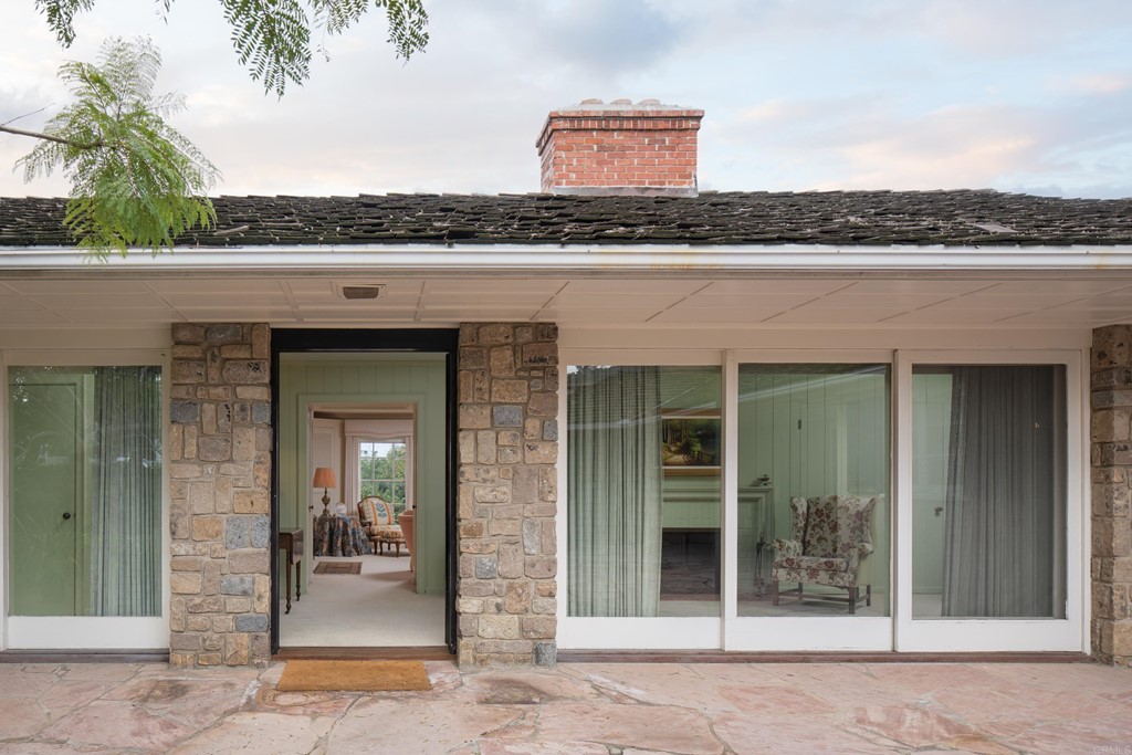 1380 Park Row La Jolla, CA 92037 - Photo 4 of 51 a view of a entrance