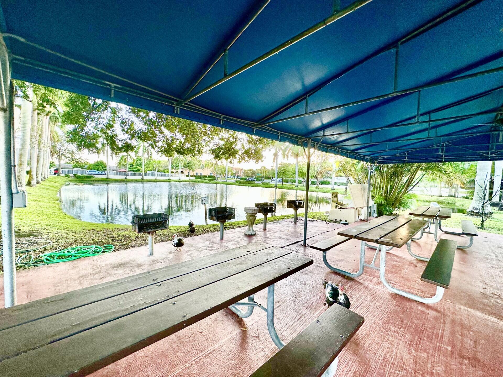 6193 Rock Island Road, Unit 402 Tamarac, FL 33319 - Photo 15 of 21 Picnic Area