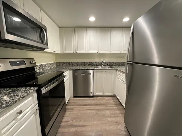 $1,833 | 19455 Northeast 10th Avenue, Unit 4415, North Miami Beach, FL 33179