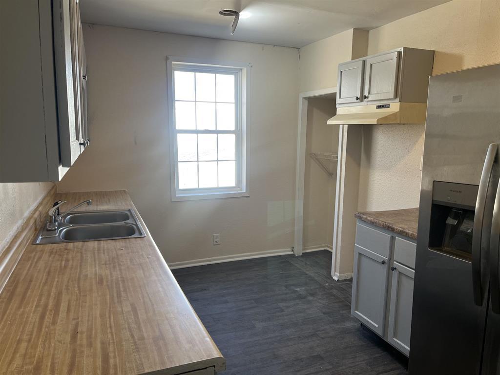 458 South Float Avenue Freeport, IL 61032 - Photo 5 of 11 an empty room with wooden floor cabinet and windows