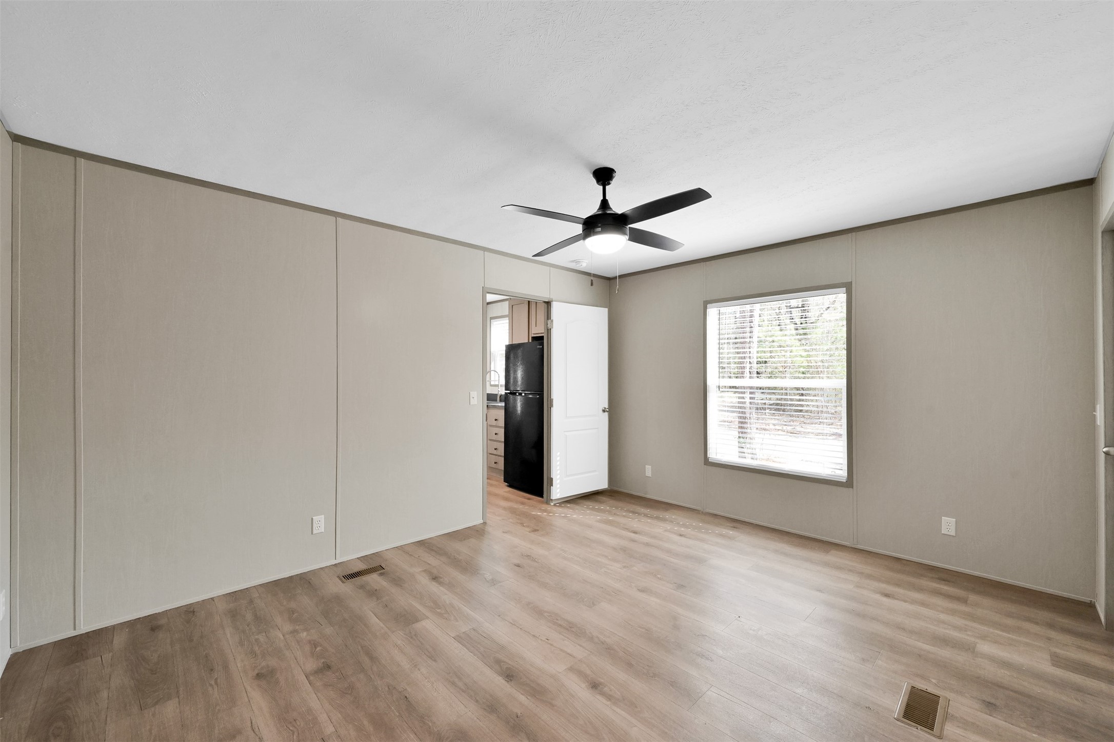 21191 Security Cemetery Road Cleveland, TX 77328 - Photo 15 of 25 a view of an empty room with a window