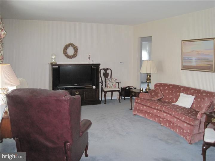 1202 Cedar Avenue Glassboro, NJ 08028 - Photo 9 of 23 Living Room