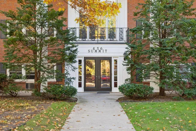 $279,900 | 456 Summit Avenue, Unit 203, St. Paul, MN 55102