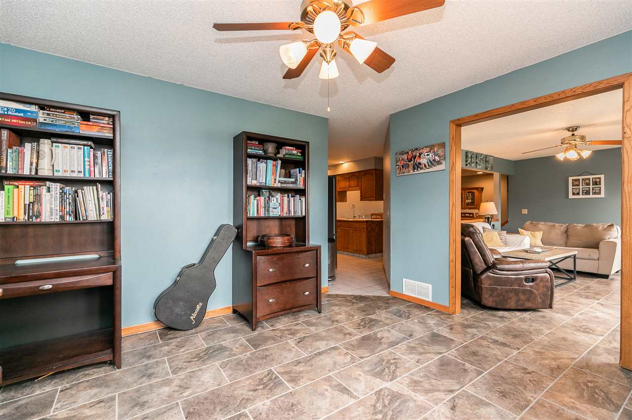 1646 Camelback Road Northeast Solon, IA 52333 - Photo 10 of 47 Gallery Image 10