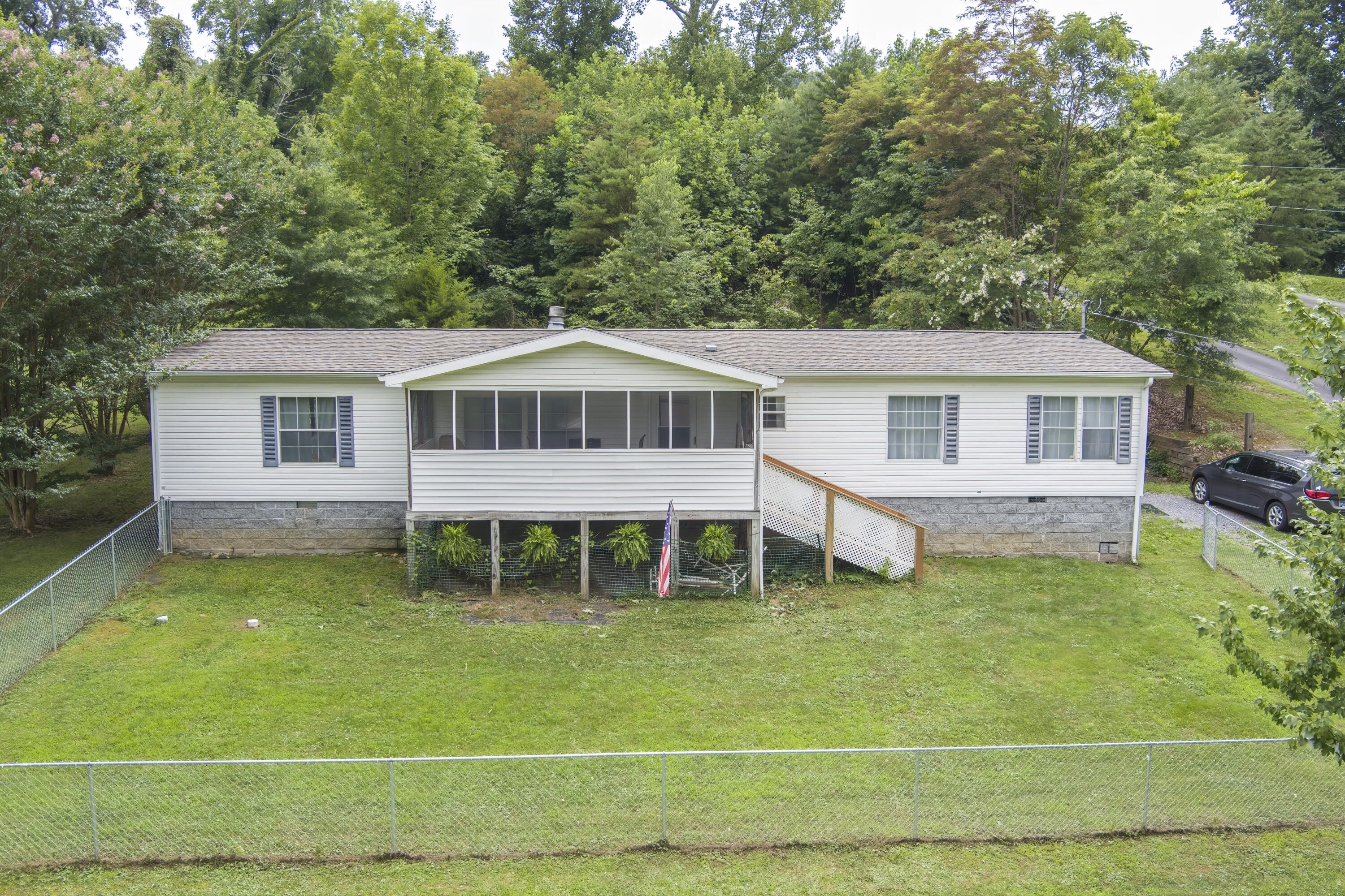 522 Laurels Road Johnson City, TN 37601 - Photo 1 of 38 522 Laurels (17)