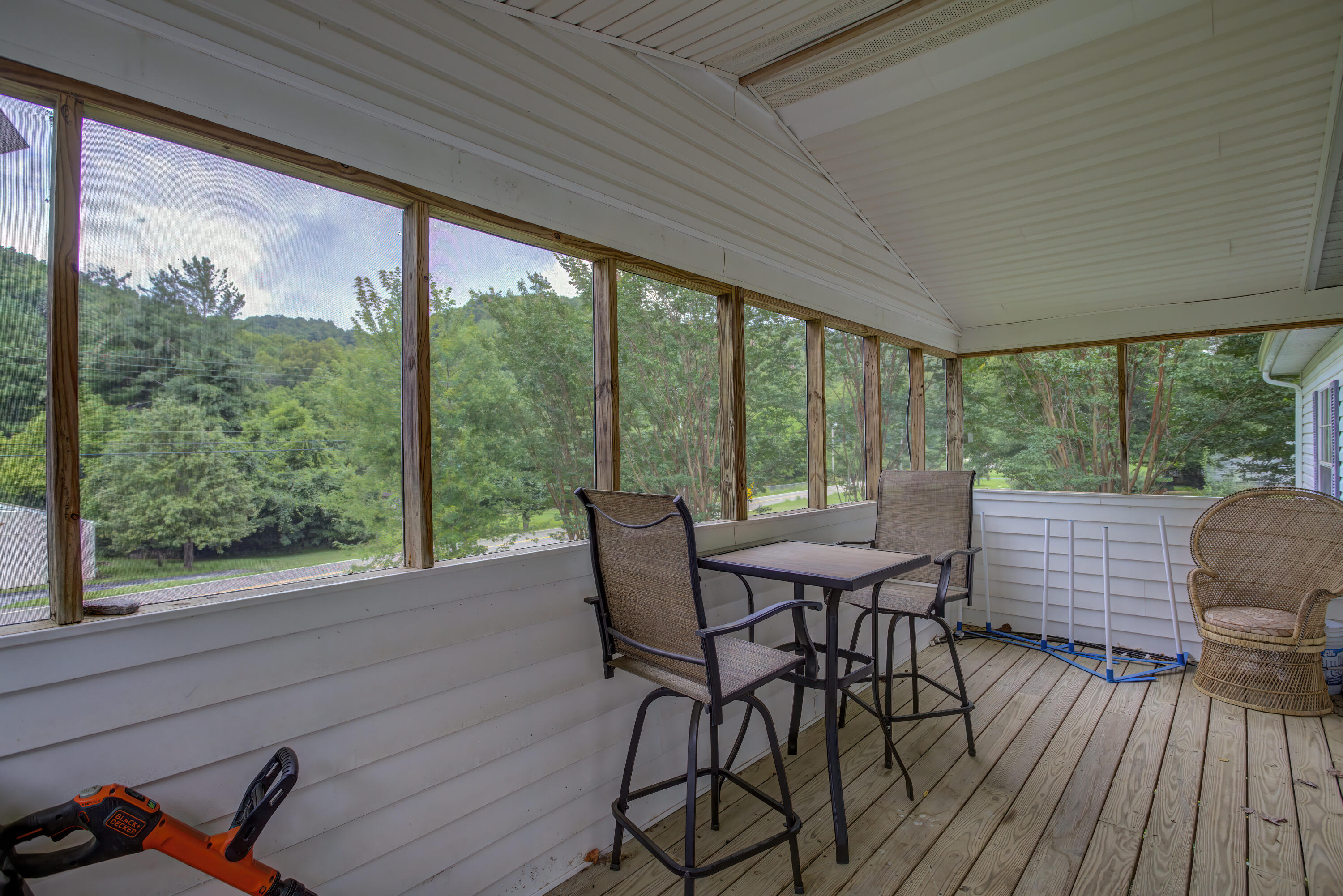 522 Laurels Road Johnson City, TN 37601 - Photo 5 of 38 522 Laurels (14)