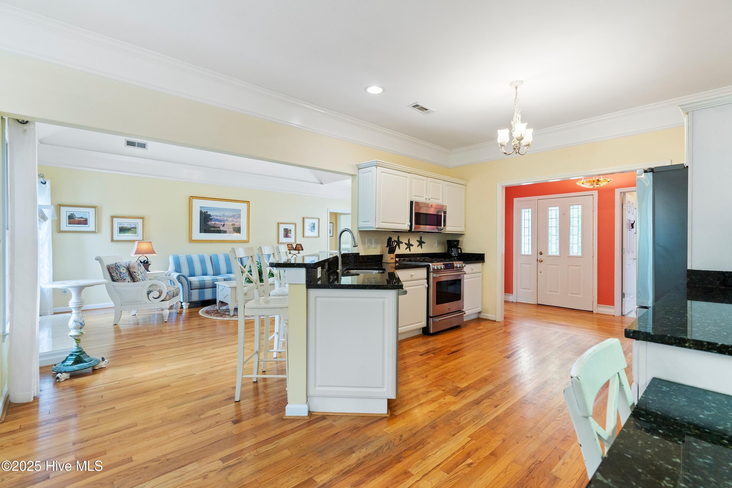 1020 Cordgrass Road Hampstead, NC 28443 - Photo 15 of 65 Bar height island