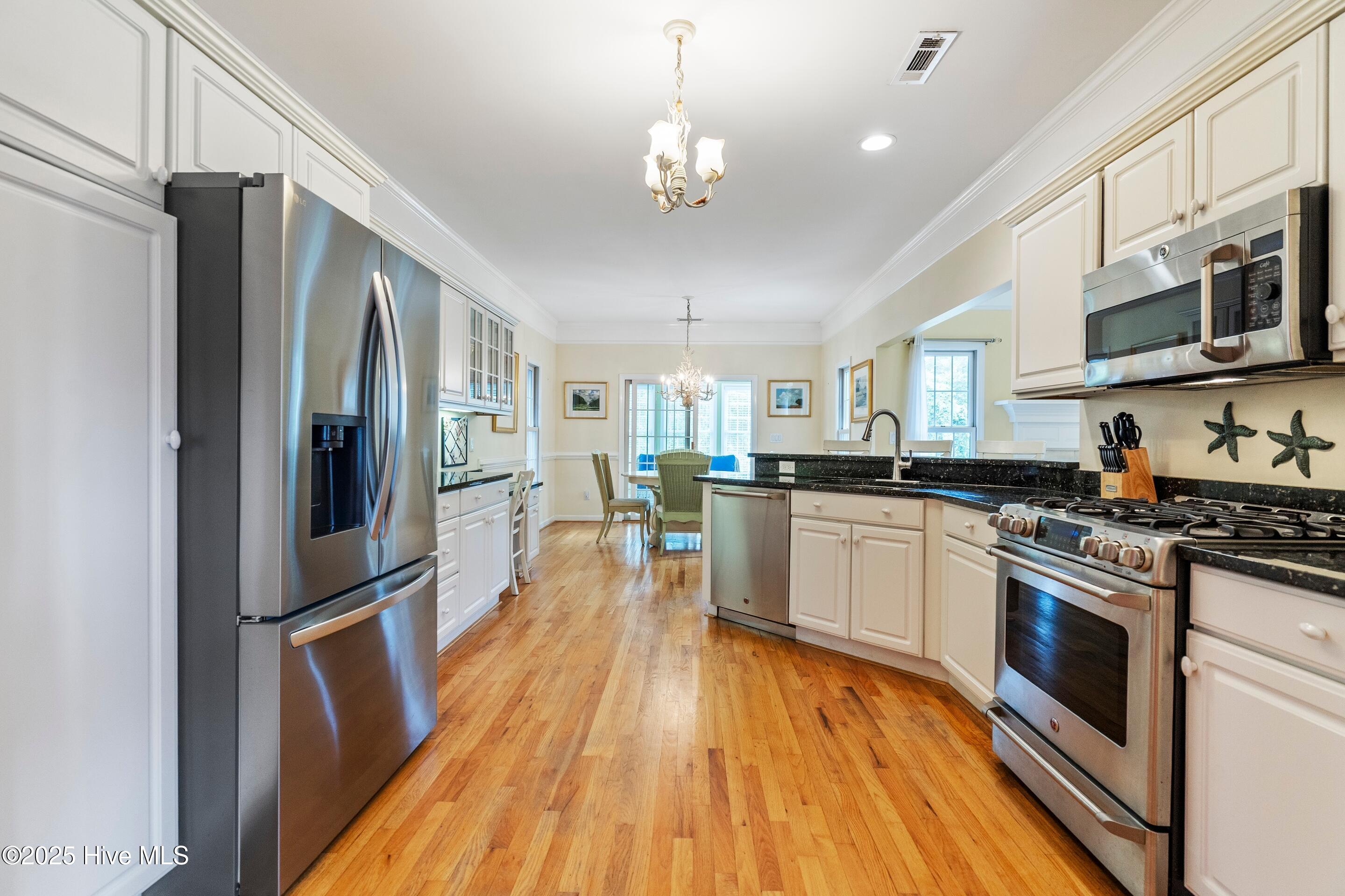 1020 Cordgrass Road Hampstead, NC 28443 - Photo 7 of 65 Kitchen with granite countertops