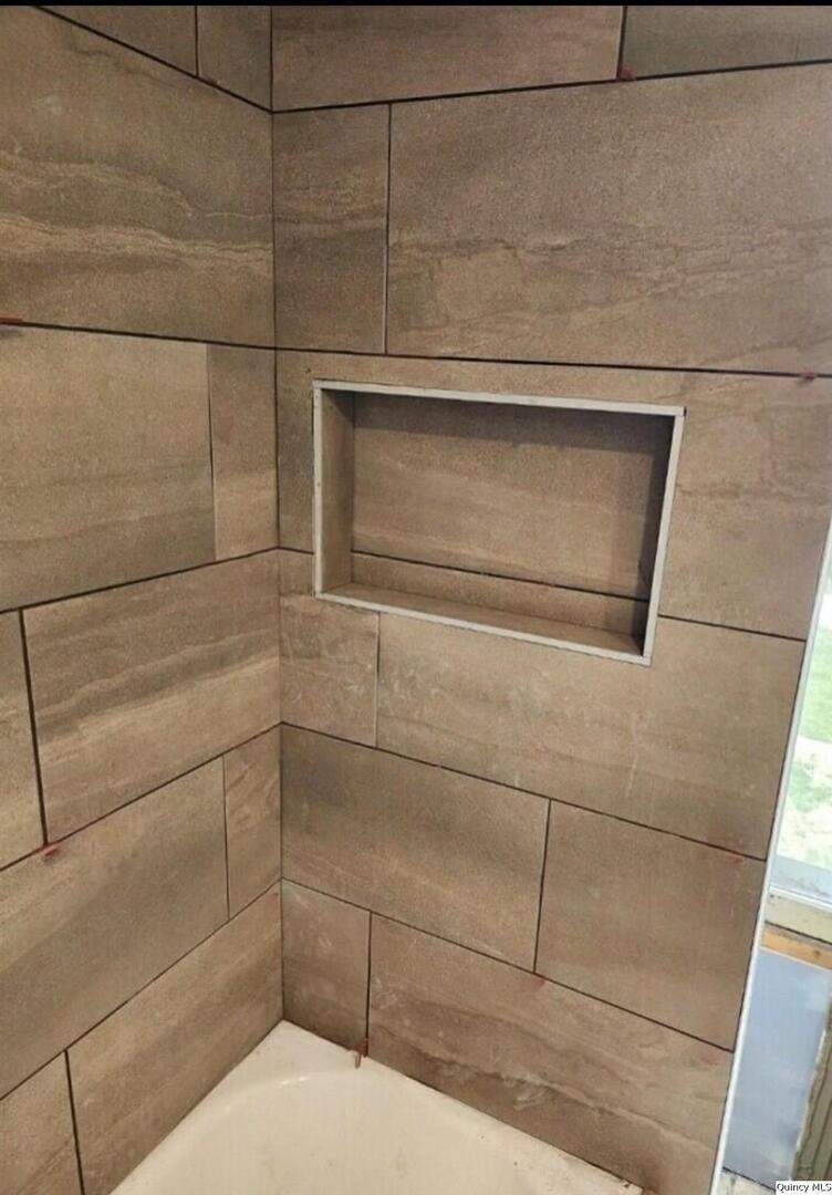 623 Payson Avenue Quincy, IL 62301 - Photo 11 of 13 a bathroom with a shower