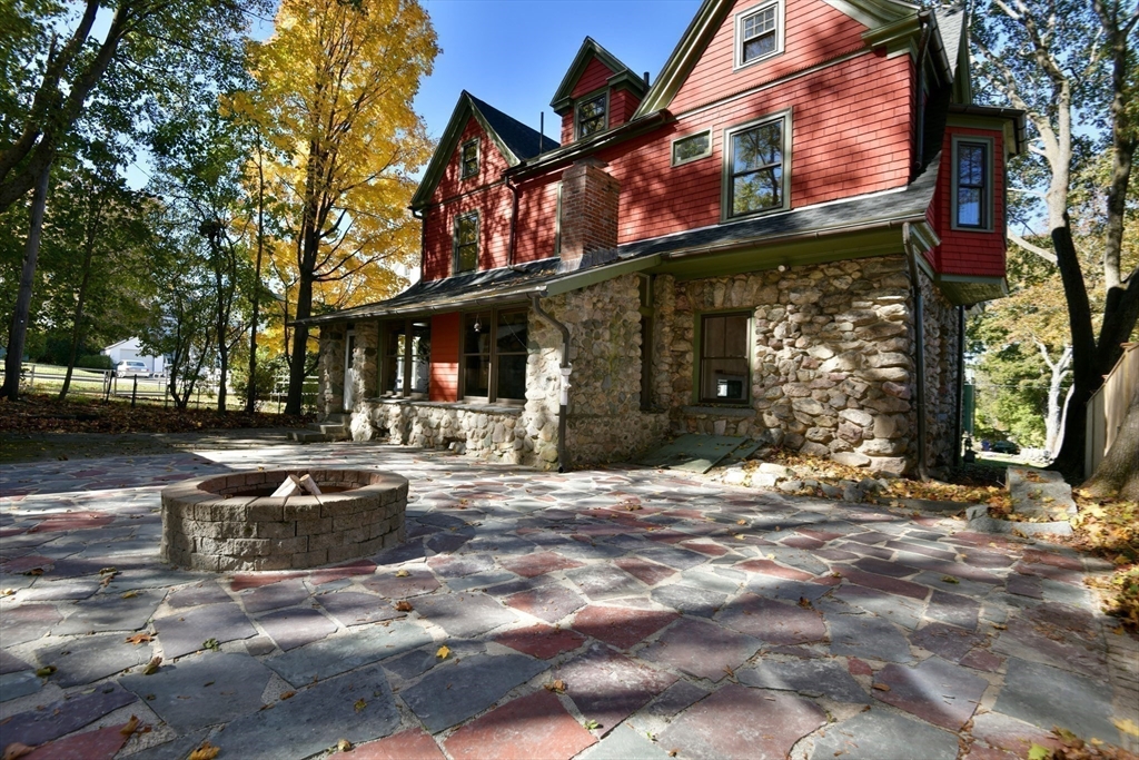 141 Beacon Street Boston, MA 02136 - Photo 3 of 40