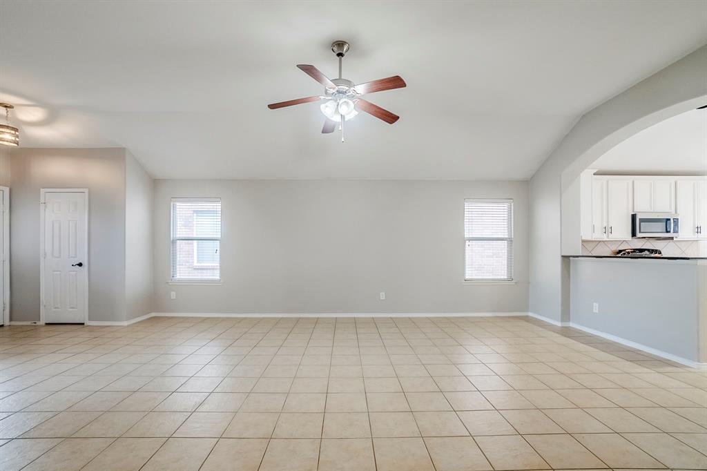 1109 Johnson City Avenue Forney, TX 75126 - Photo 17 of 40 a view of an empty room and window