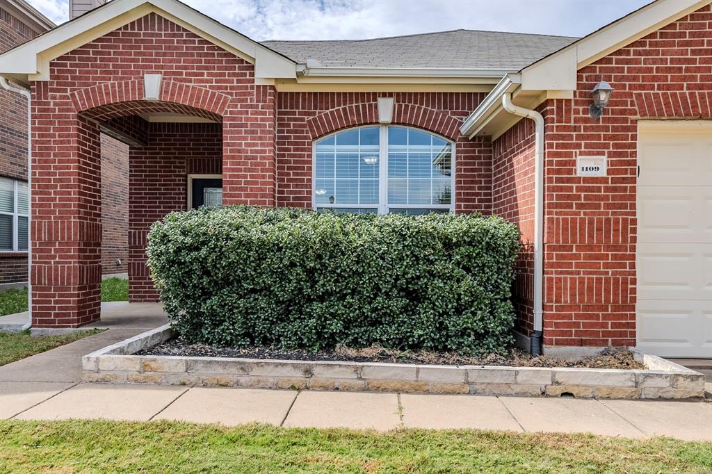 1109 Johnson City Avenue Forney, TX 75126 - Photo 2 of 40 a front view of a house