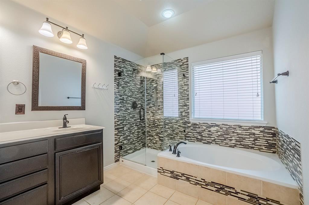 1109 Johnson City Avenue Forney, TX 75126 - Photo 30 of 40 a bathroom with a bathtub sink and mirror