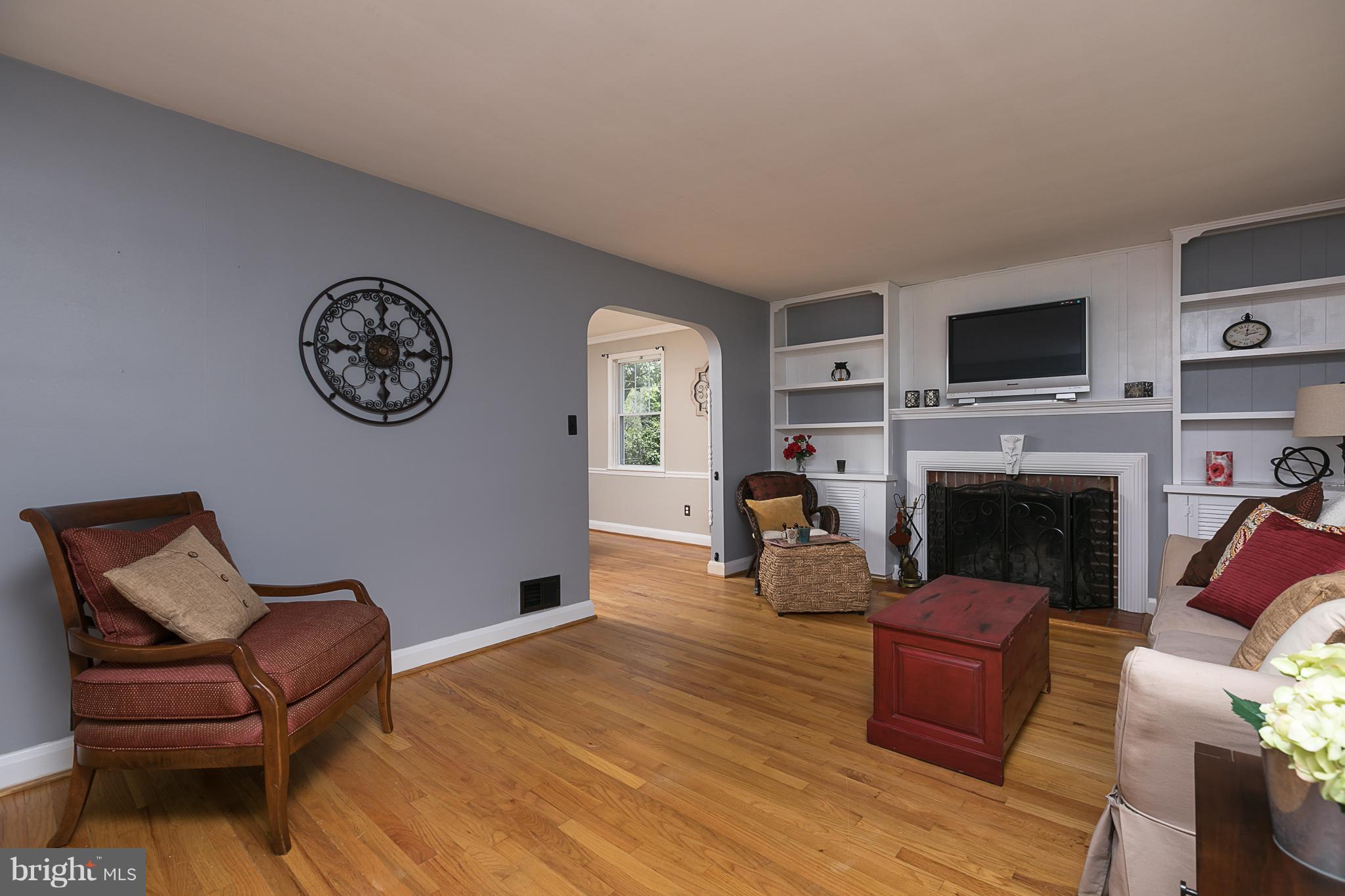 1906 Altavue Road Baltimore, MD 21228 - Photo 5 of 29 Living Room