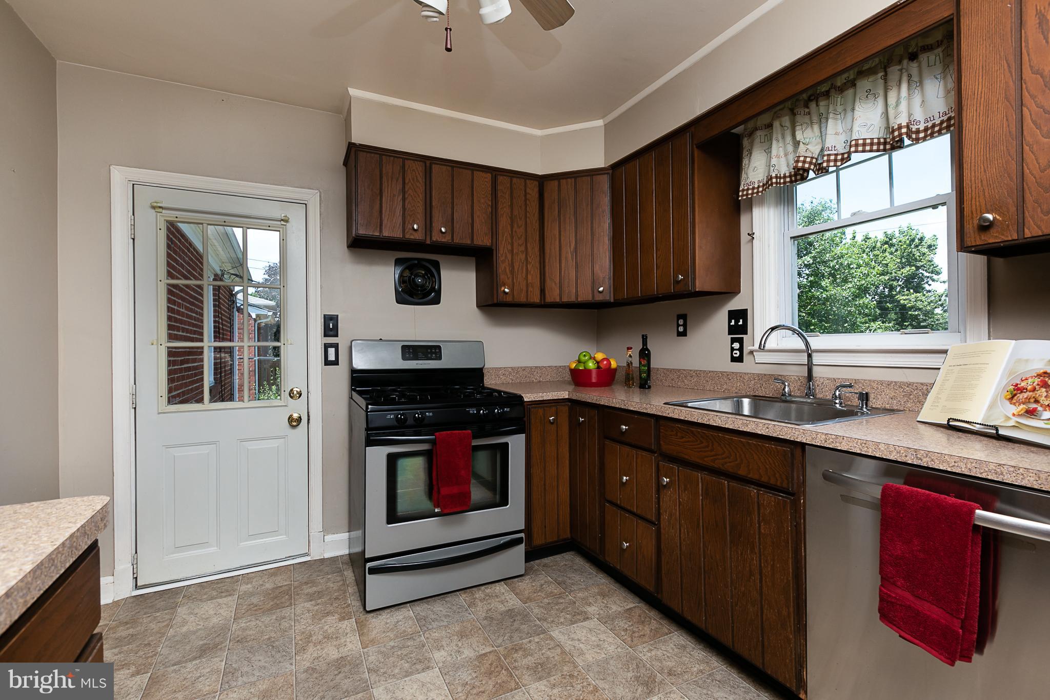 1906 Altavue Road Baltimore, MD 21228 - Photo 9 of 29 Kitchen