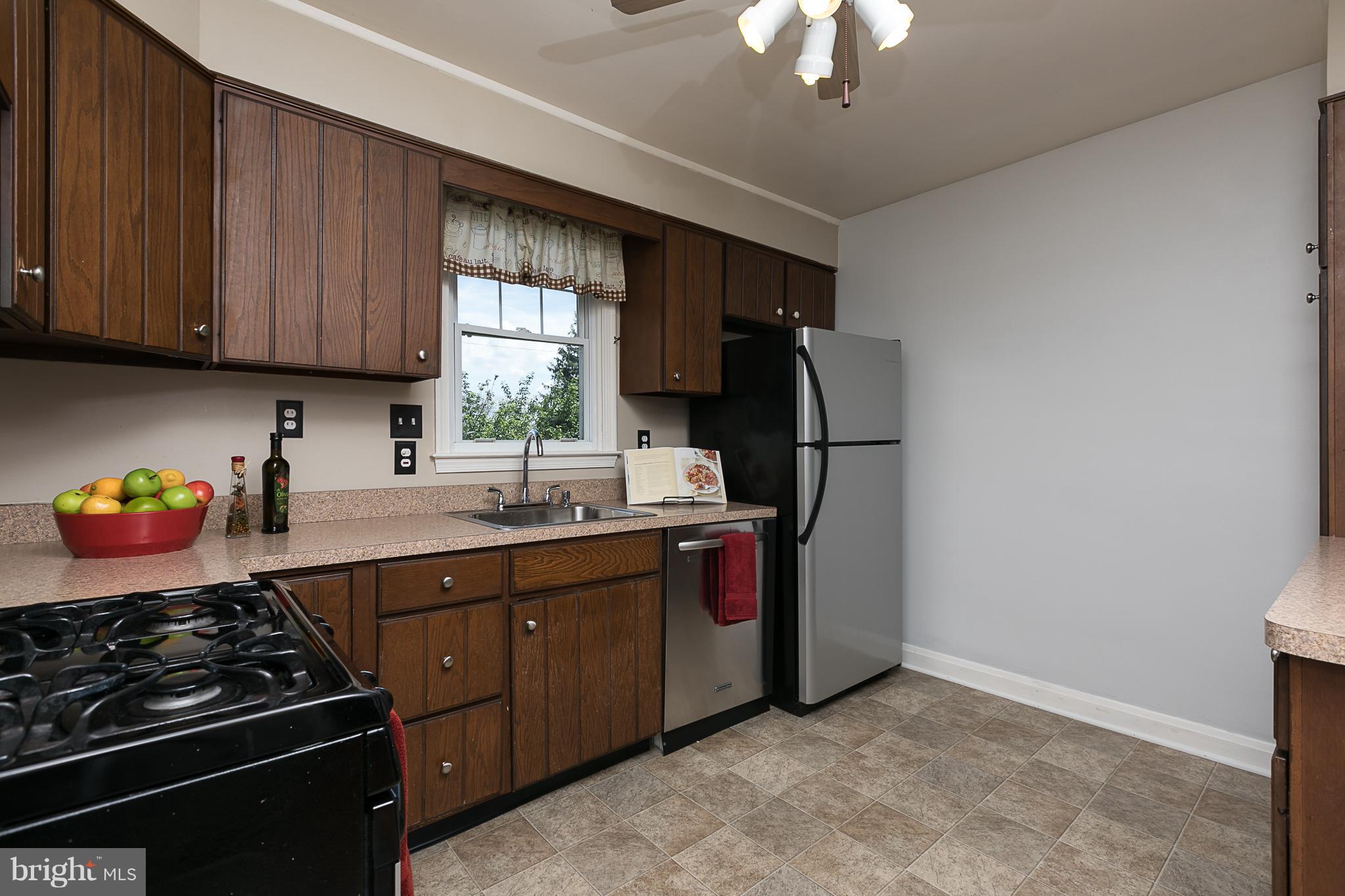 1906 Altavue Road Baltimore, MD 21228 - Photo 10 of 29 Kitchen