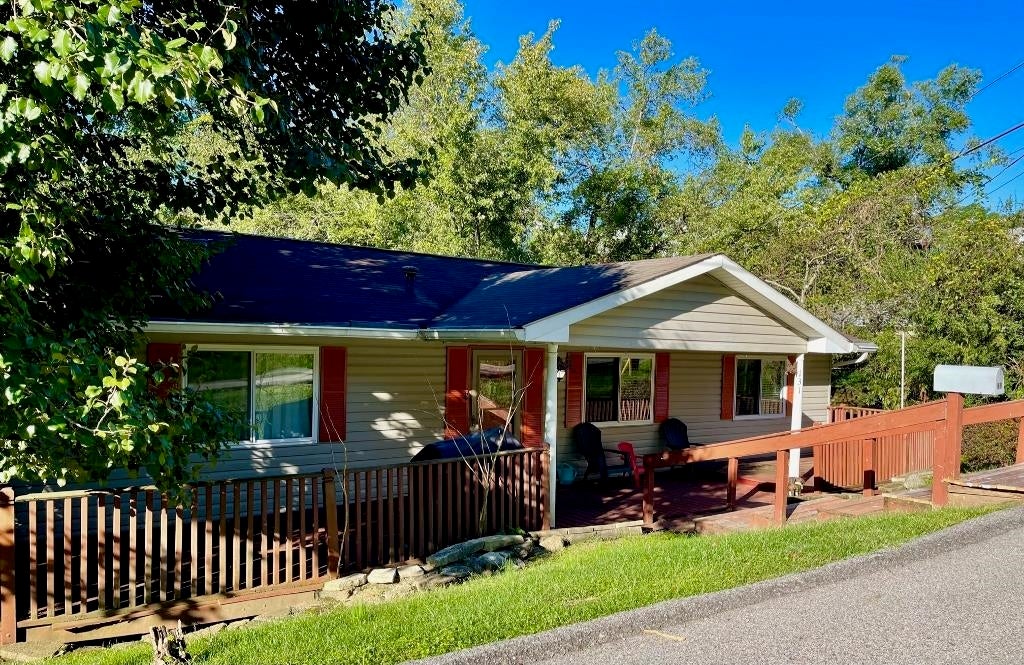 131 Maupin Road Huntington, WV 25705 - Photo 2 of 22 Gallery Image 2