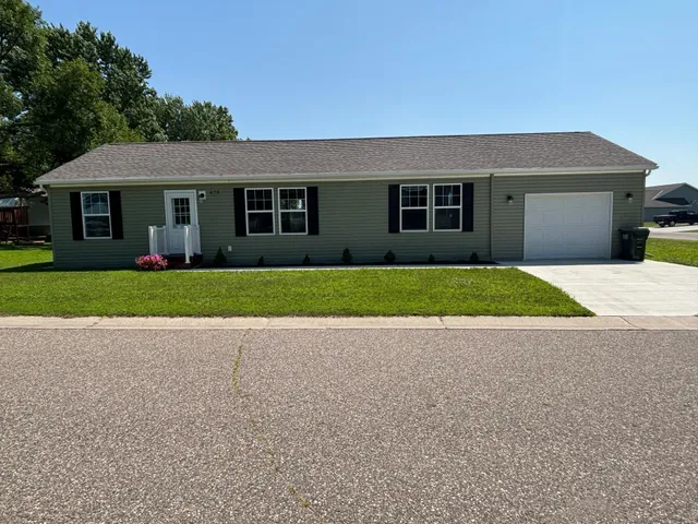 $284,000 | 675 Brooks Street South, Eden Valley, MN 55329