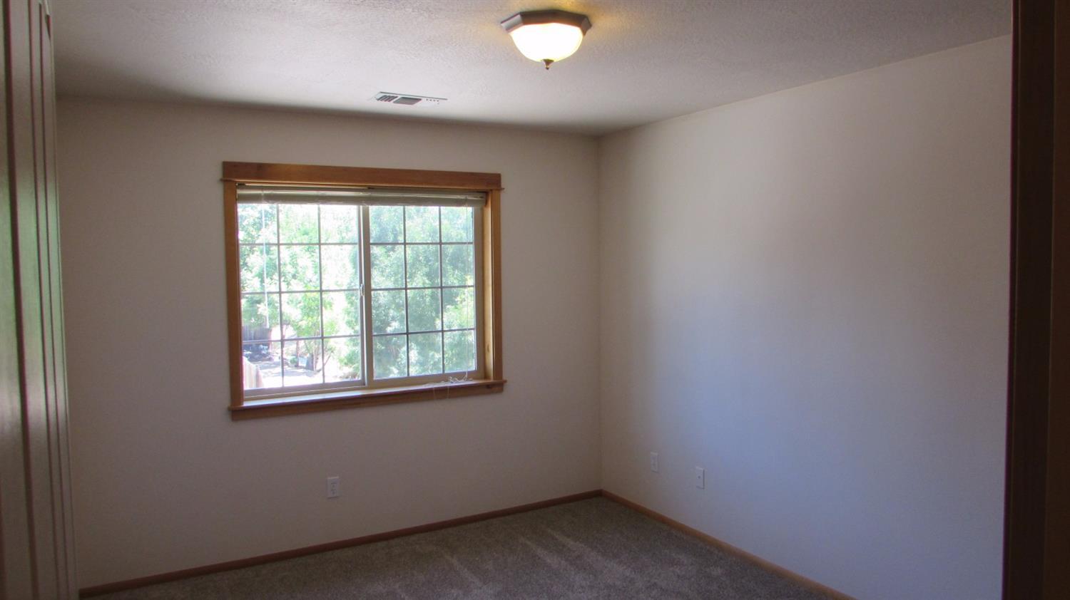 608 Shadow Way Central Point, OR 97502 - Photo 24 of 33 an empty room with a window