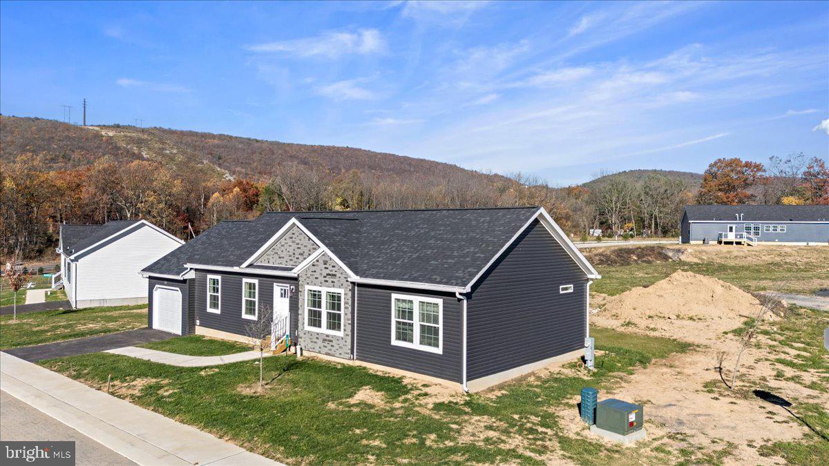 1410 Heytesbury Road Walnutport, PA 18088 - Photo 29 of 37 Charming home with scenic backdrop.