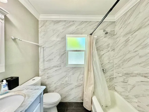 $2,000 | 3511 Bishop Eddie Newkirk Way, Tampa, FL 33605