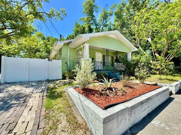 $2,000 | 3511 Bishop Eddie Newkirk Way, Tampa, FL 33605