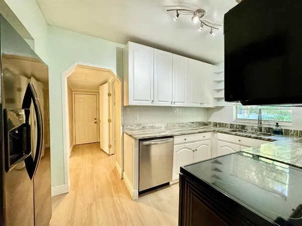 $2,000 | 3511 Bishop Eddie Newkirk Way, Tampa, FL 33605