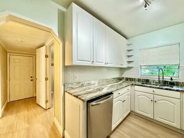 $2,000 | 3511 Bishop Eddie Newkirk Way, Tampa, FL 33605