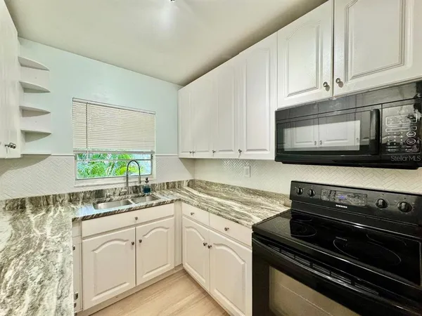 $2,000 | 3511 Bishop Eddie Newkirk Way, Tampa, FL 33605