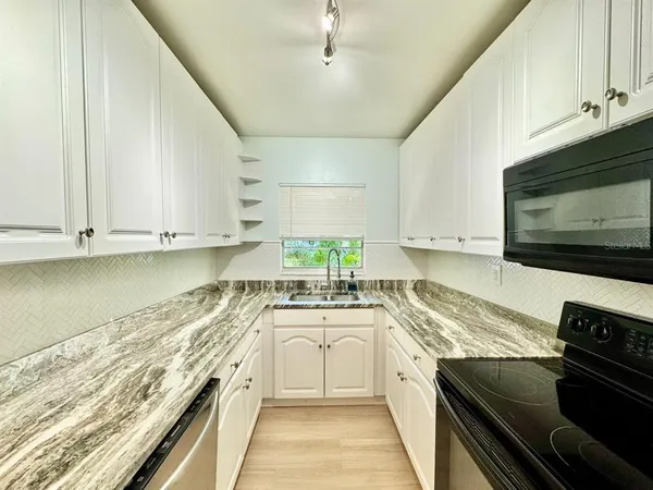 $2,000 | 3511 Bishop Eddie Newkirk Way, Tampa, FL 33605
