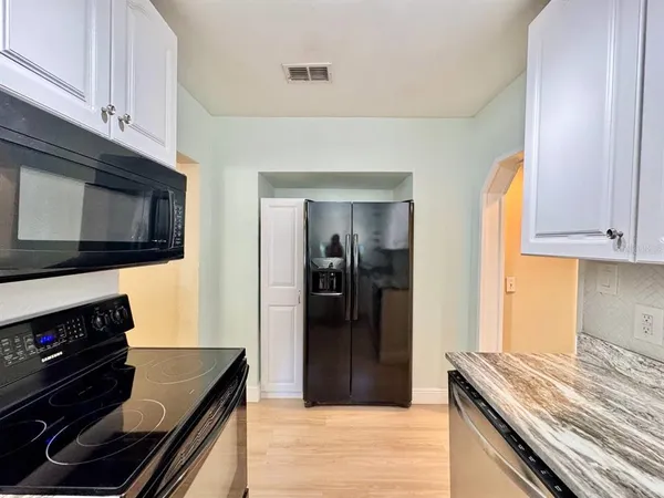 $2,000 | 3511 Bishop Eddie Newkirk Way, Tampa, FL 33605