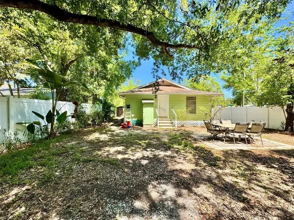 $2,000 | 3511 Bishop Eddie Newkirk Way, Tampa, FL 33605