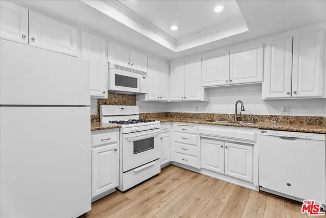 $759,000 | 8162 Manitoba Street, Unit 209, Playa del Rey, CA 90293