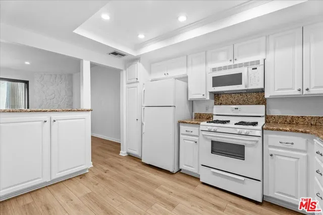 $759,000 | 8162 Manitoba Street, Unit 209, Playa del Rey, CA 90293