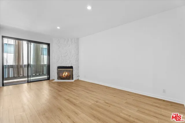 $759,000 | 8162 Manitoba Street, Unit 209, Playa del Rey, CA 90293