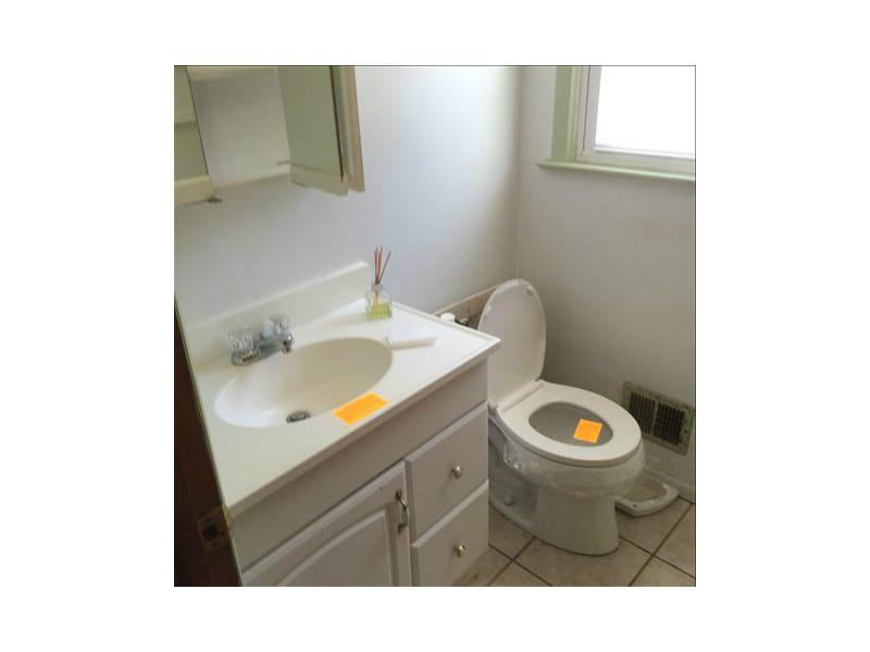 2003 Cutter Drive McKees Rocks, PA 15136 - Photo 2 of 12 Full Bath.
