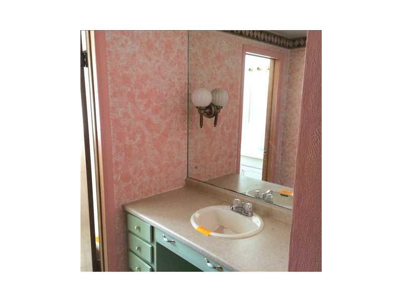 2003 Cutter Drive McKees Rocks, PA 15136 - Photo 3 of 12 Full Bath.