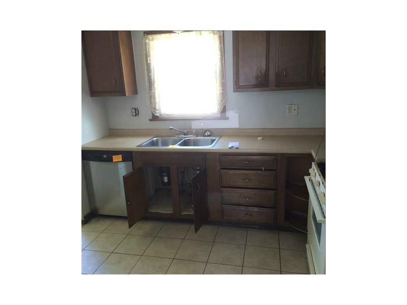 2003 Cutter Drive McKees Rocks, PA 15136 - Photo 9 of 12 Kitchen.