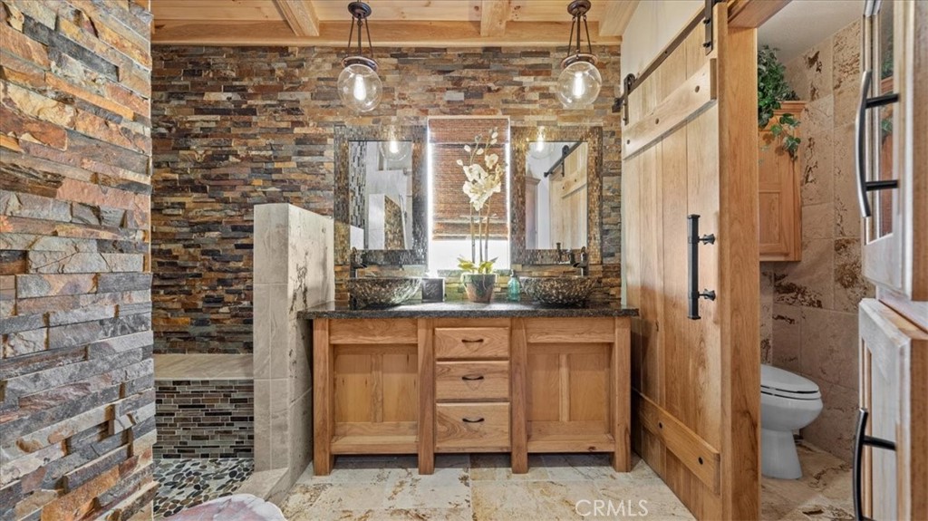 12920 Choco Road Apple Valley, CA 92308 - Photo 18 of 39 Primary bathroom: Ensuite bath featuring travertine surfaces and custom finishes