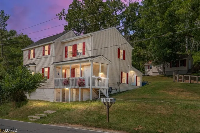 $2,350 | 77 Swartswood Road, Unit 1, Newton, NJ 07860