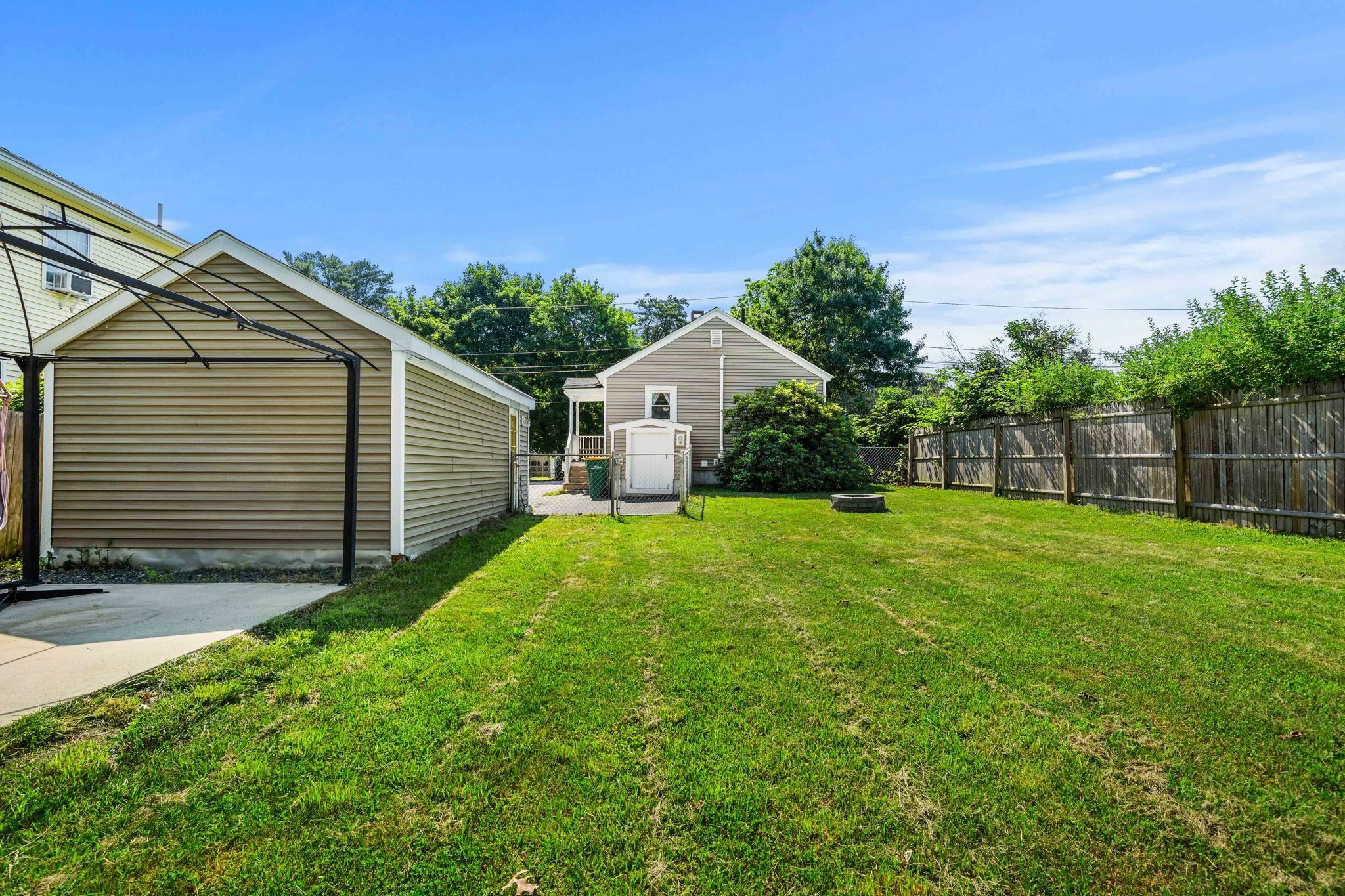 28 McDuffee Street Rochester, NH 03867 - Photo 8 of 25