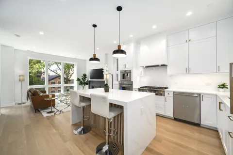 $779,000 | 867 North Marshfield Avenue, Unit 2, Chicago, IL 60622