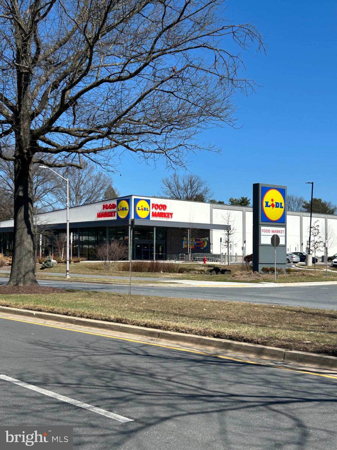 9712 Hellingly Place, Unit 209 Gaithersburg, MD 20886 - Photo 24 of 29 a view of a basketball court