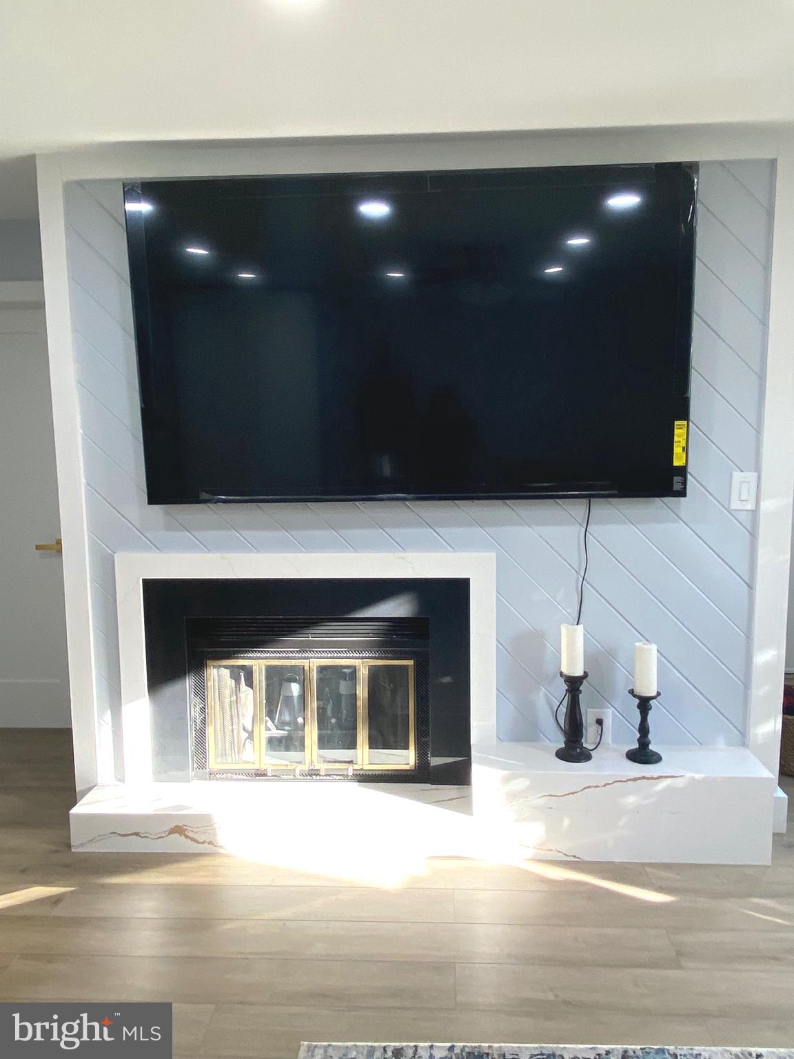 9712 Hellingly Place, Unit 209 Gaithersburg, MD 20886 - Photo 7 of 29 a view of fireplace in room