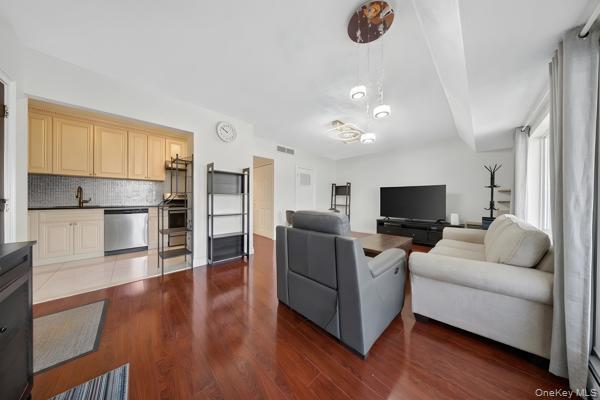 5-38 115th Street, Unit 538F Queens, NY 11356 - Photo 3 of 20