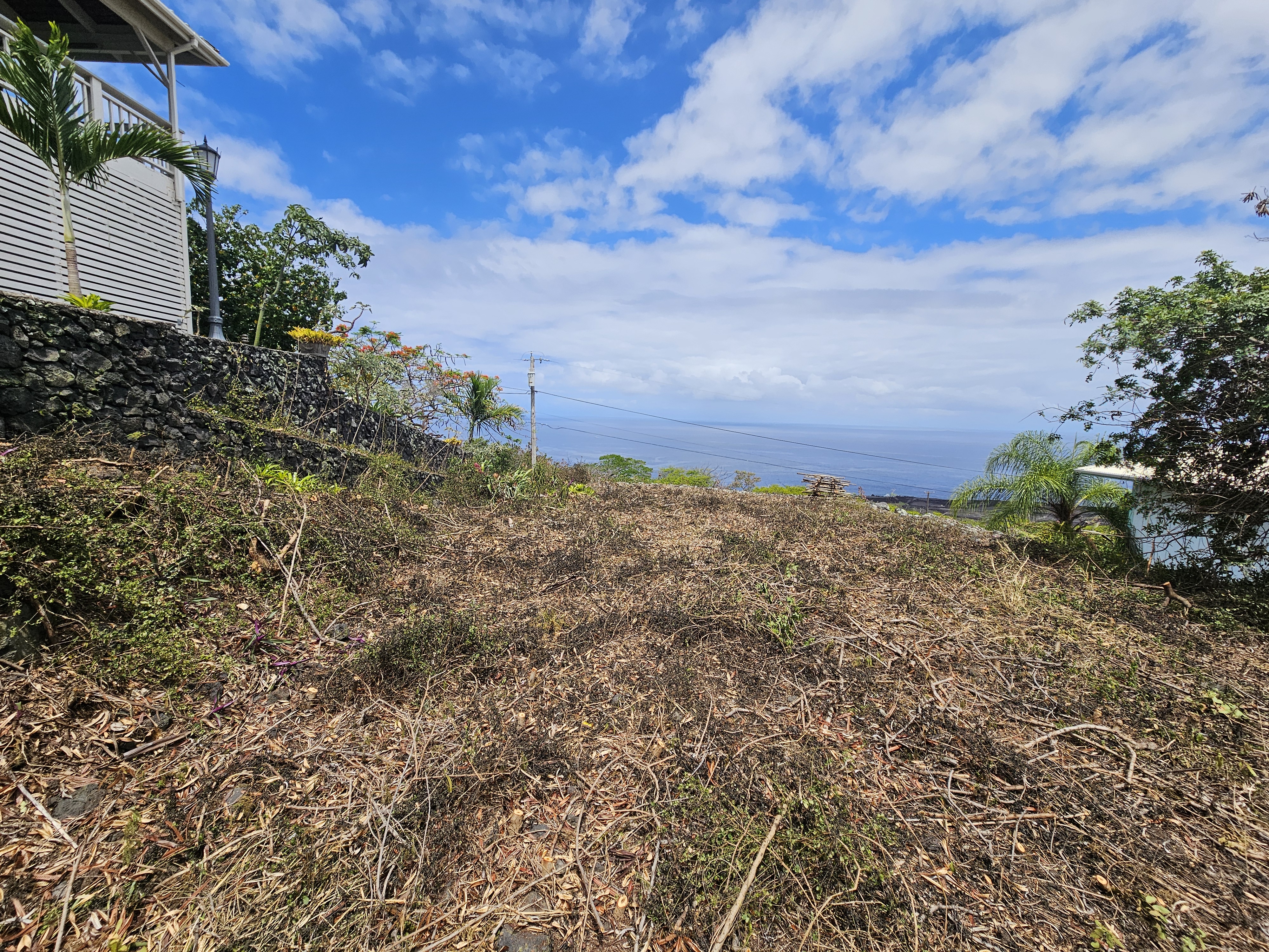 204 Road H Captain Cook Hi 96704 Captain Cook, HI 96704 - Photo 15 of 20 front view of a house with a yard