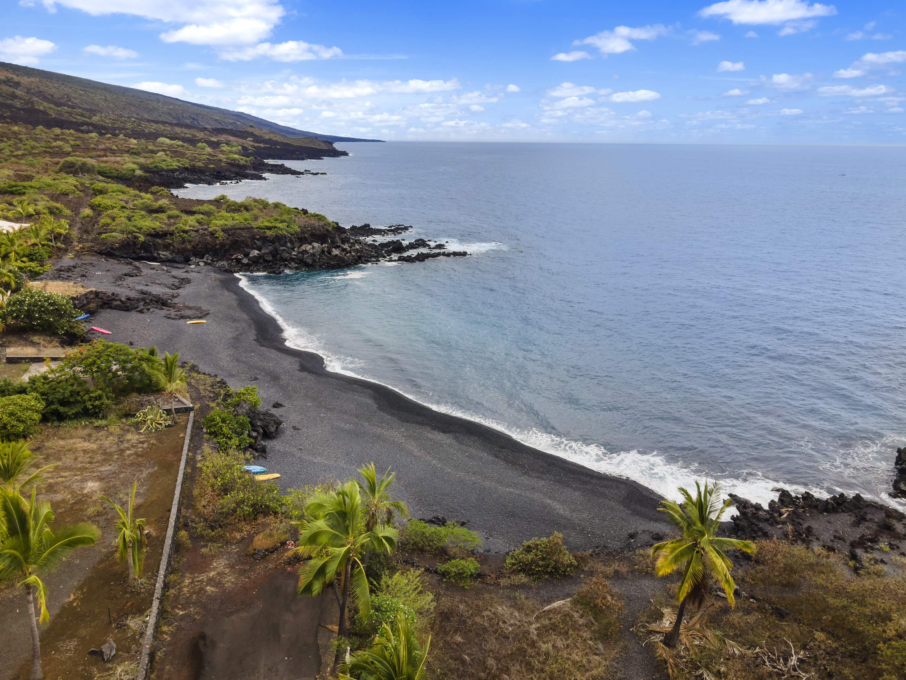 204 Road H Captain Cook Hi 96704 Captain Cook, HI 96704 - Photo 17 of 20 a view of an ocean and beach