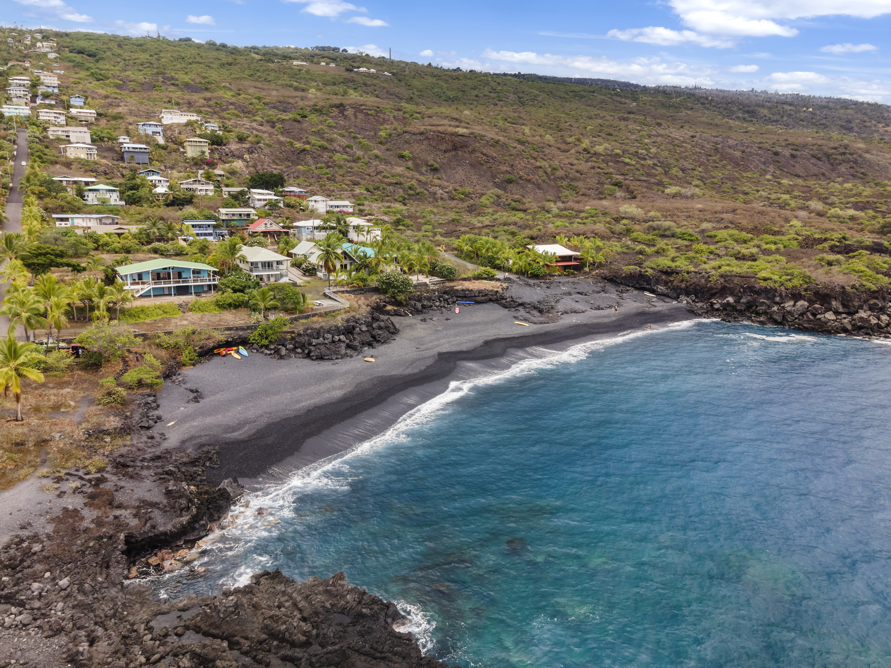 204 Road H Captain Cook Hi 96704 Captain Cook, HI 96704 - Photo 2 of 20 a view of an ocean and beach