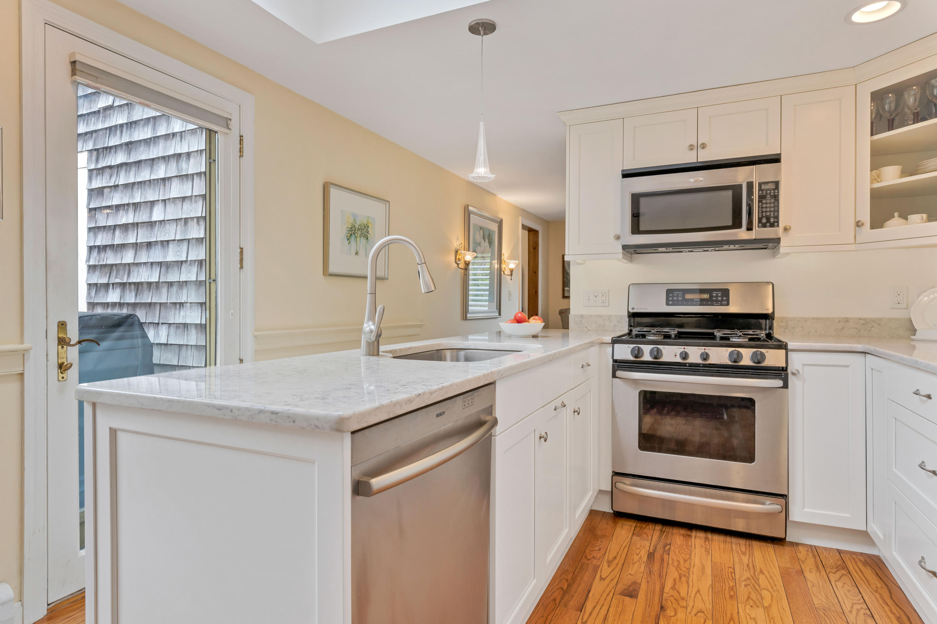 258 New Boston Road Dennis, MA 02638 - Photo 14 of 38 258NewLR-14