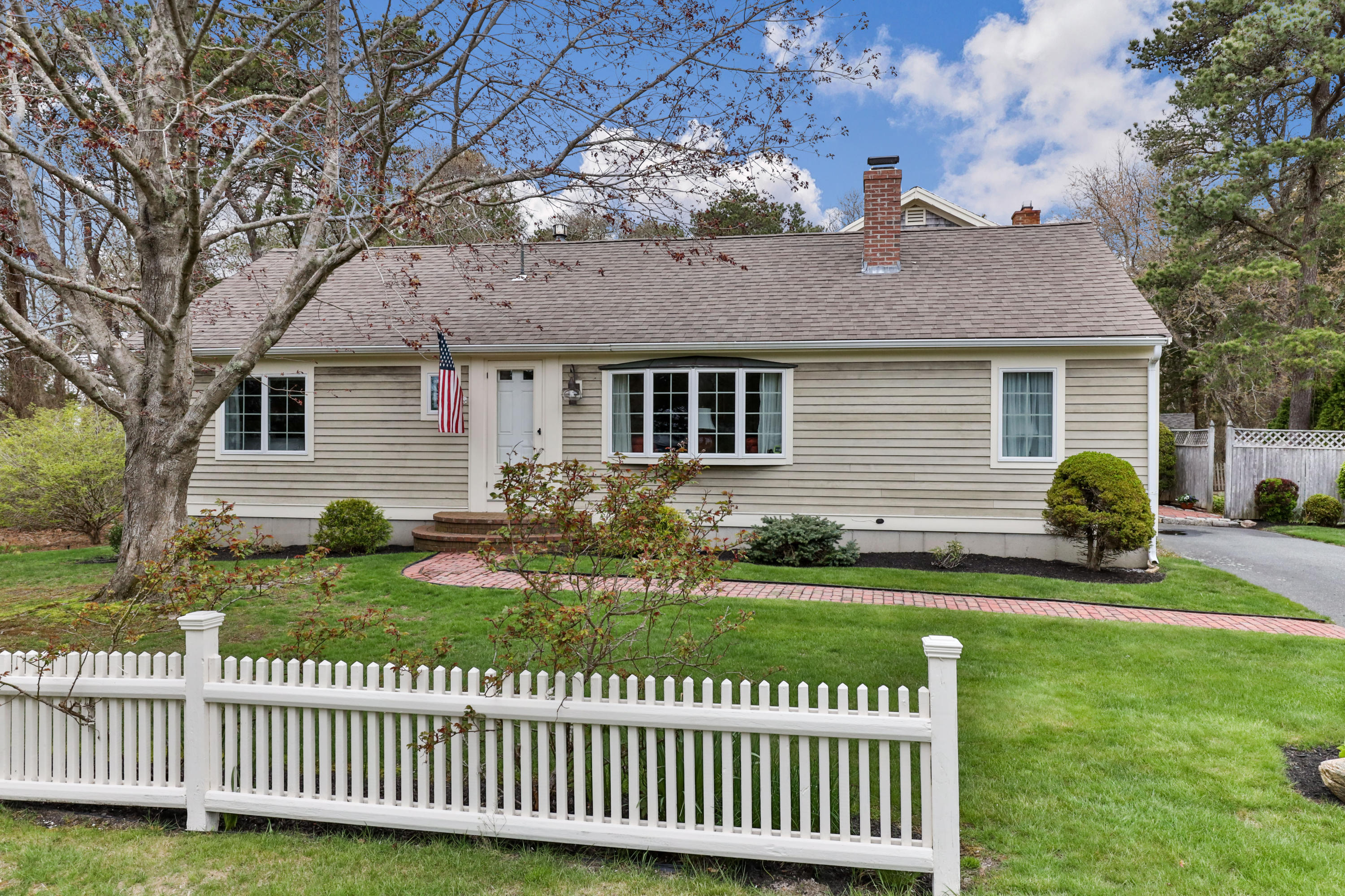 258 New Boston Road Dennis, MA 02638 - Photo 2 of 38 258NewLR-2